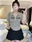 폴로 칼라 지퍼 포지티브 숄더 반팔 티셔츠의 그림